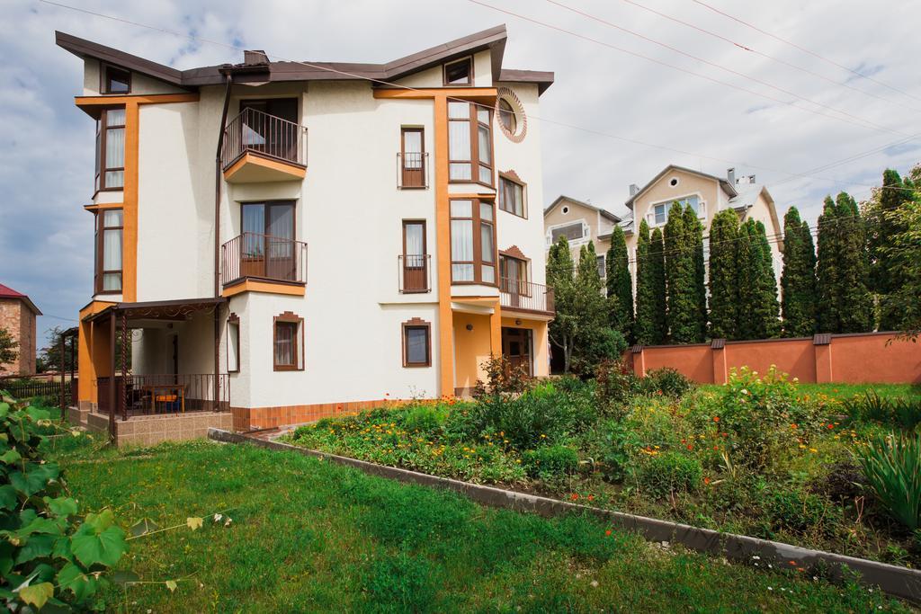 Saxony Dim Chernivtsi Exterior foto